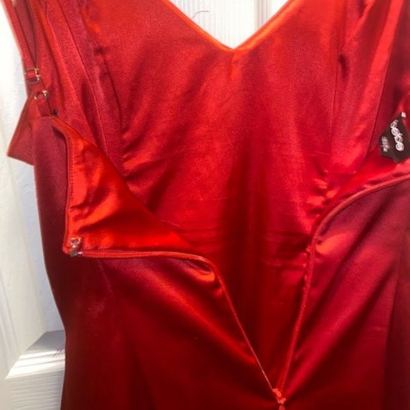 BEBE Little Red Corvette - Picture 8 of 9